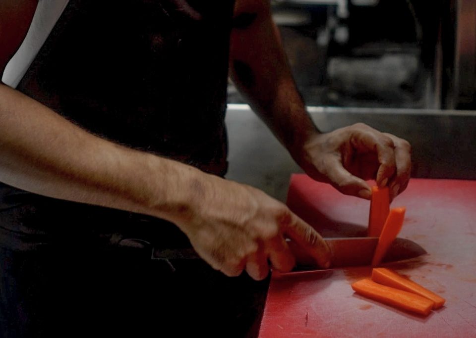tagliare una carota